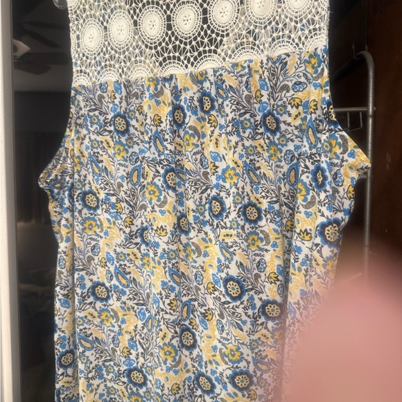 Women’s plus size summer blouse - Picture 3 of 3